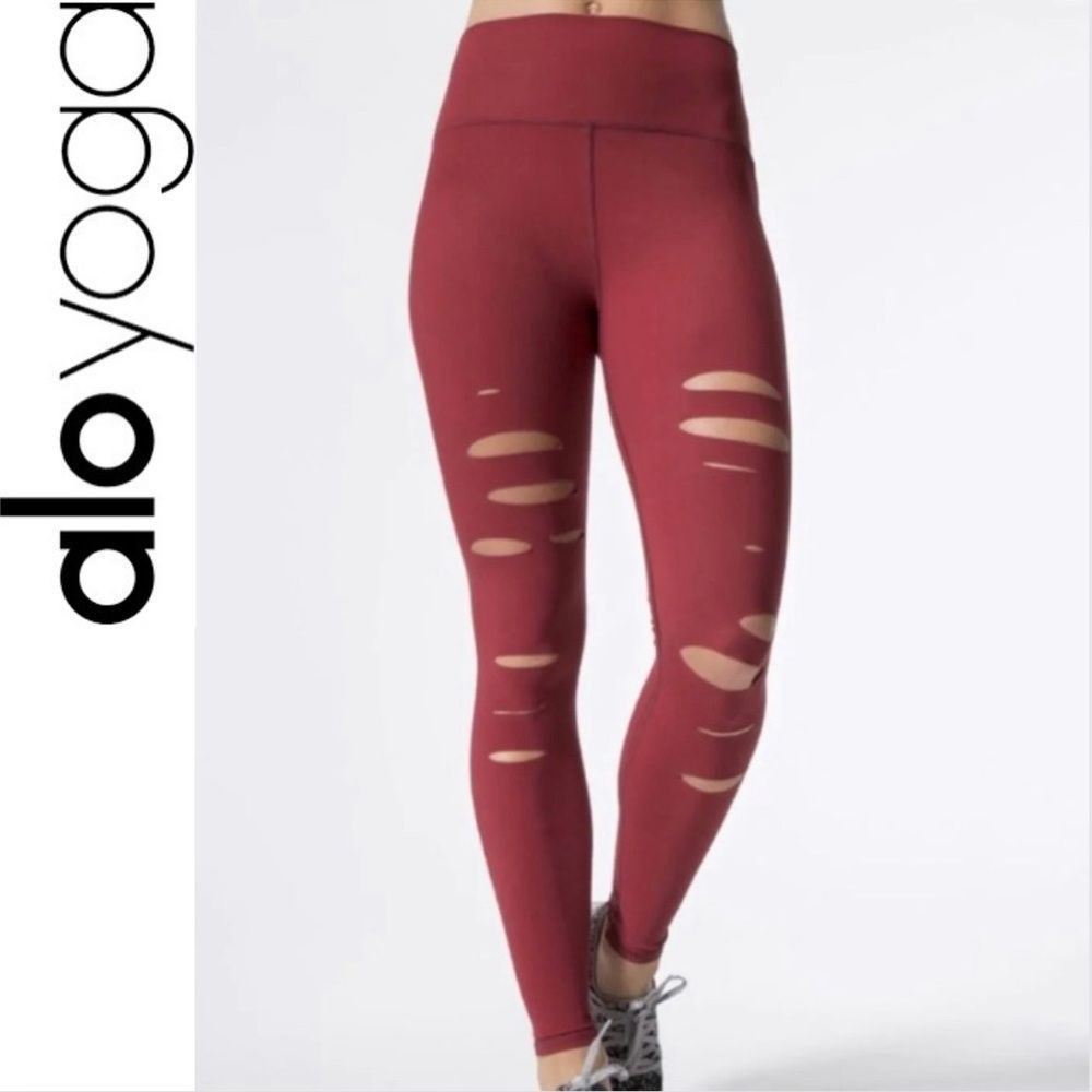 ALO YOGA NWOT Medium Burgundy High Waist Ripped Warrior Leggings Maroon